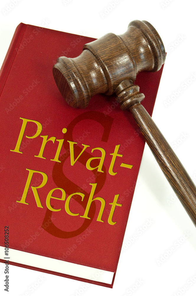Richterhammer mit Gesetzbuch und Privatrecht