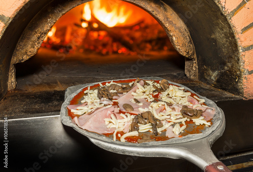 Infornare la pizza Stock Photo | Adobe Stock