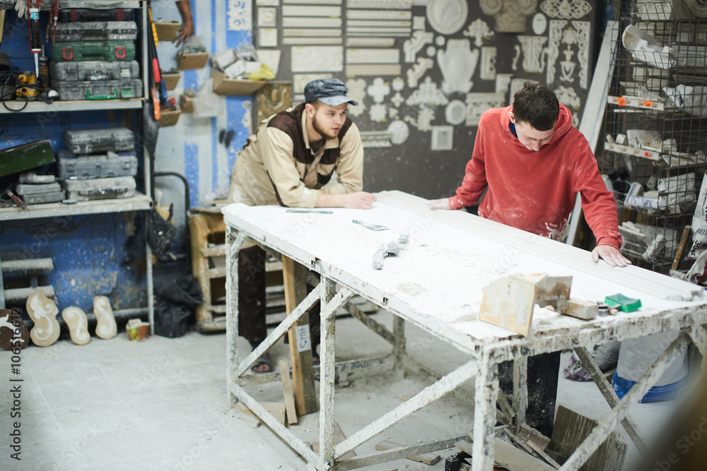 The wizard verifies that the product is handmade from plaster The wizard verifies that the product is handmade from plaster