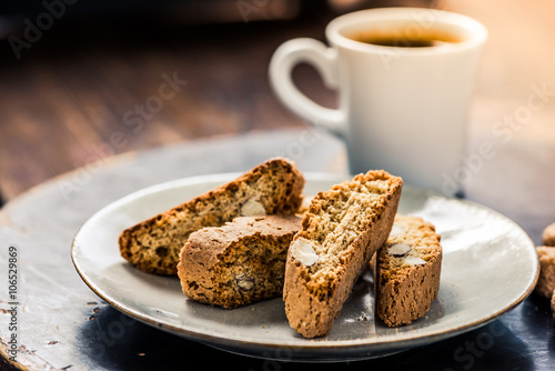 Obraz na plátne Strong coffee served with italian cantucci