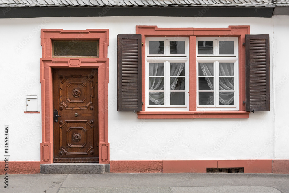 Naklejka premium alte Holztür Wohnung Eingang 