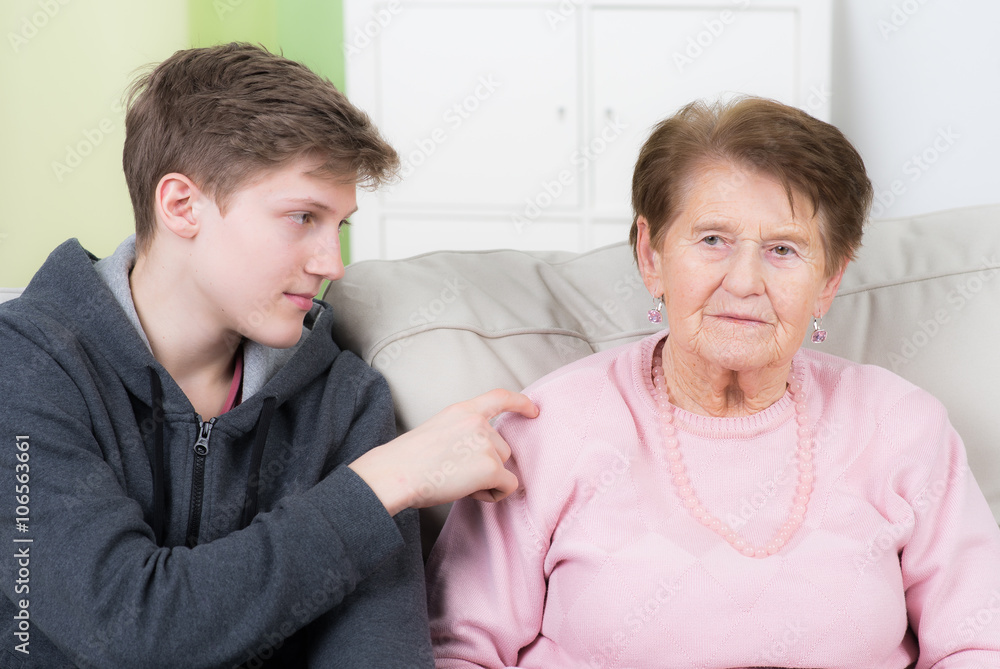 teenager besucht großmutter teenager besucht großmutter