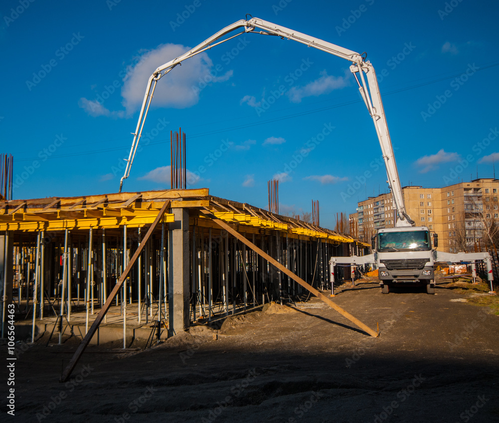 construction of a building by means of the mobile formwork construction of a building by means of the mobile formwork
