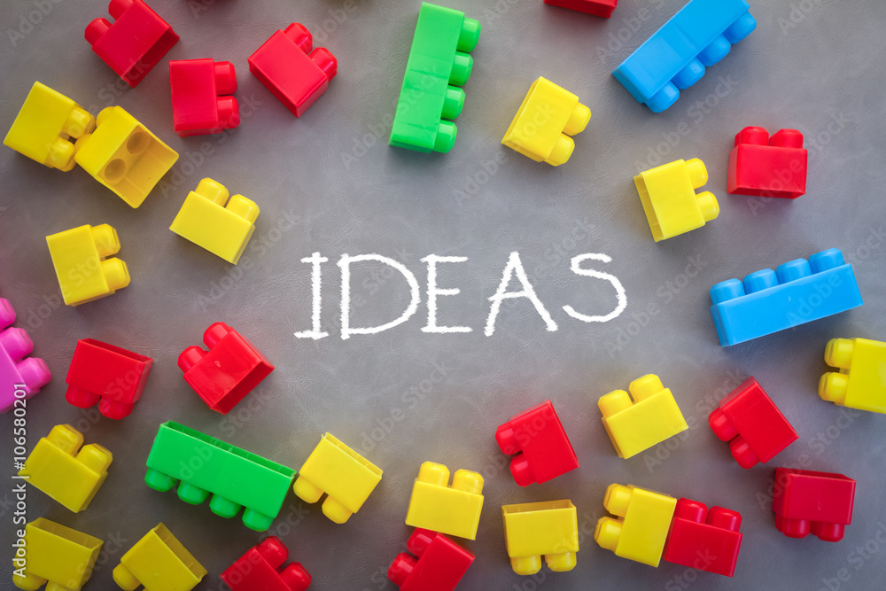 Fototapeta premium ideas concept word with plastic block