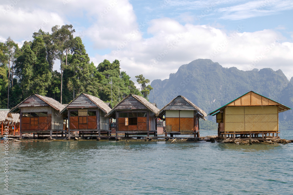 Fototapeta premium bungalow middle of the river and Mountain