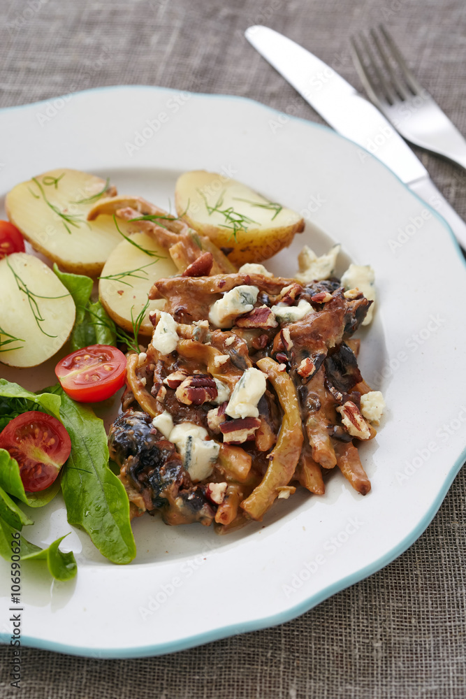 Fototapeta premium vegetable ragout with mushrooms and blue cheese