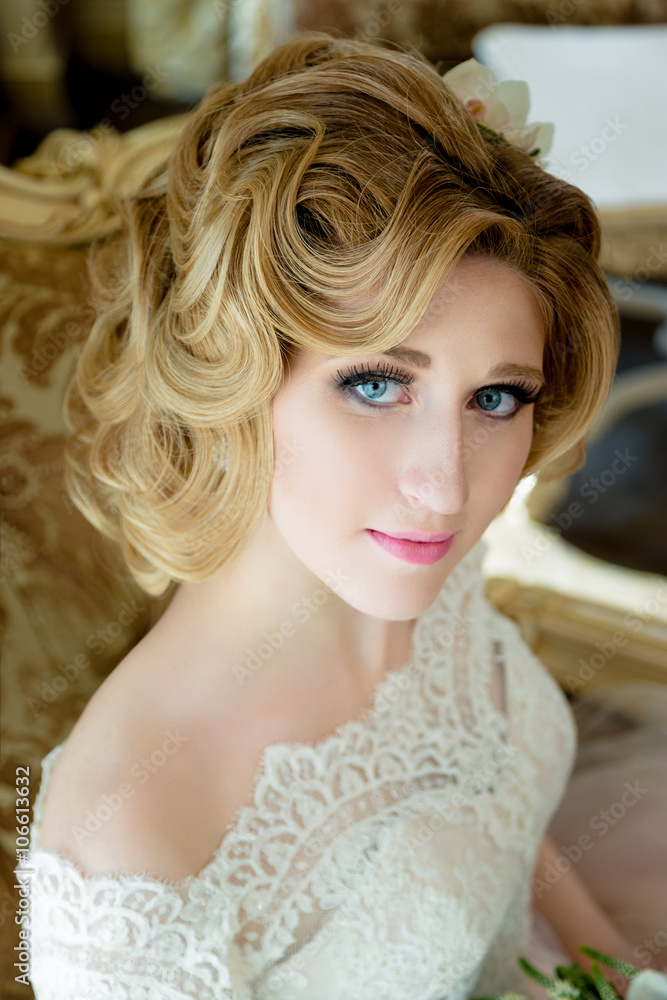 Beautiful blonde Bride portrait wedding makeup and hairstyle, fashion bride model jewelry and beauty female face, gorgeous beauty bride,bride in luxury wedding dress,