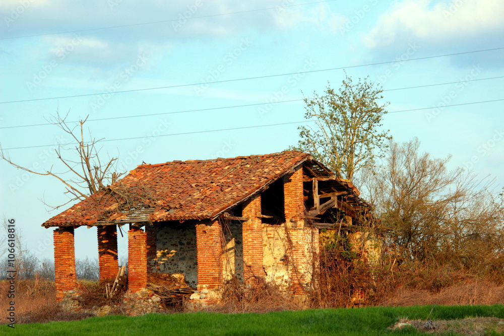 casa in rovina, casa in rovina,