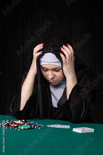 Print op canvas nun lost in poker