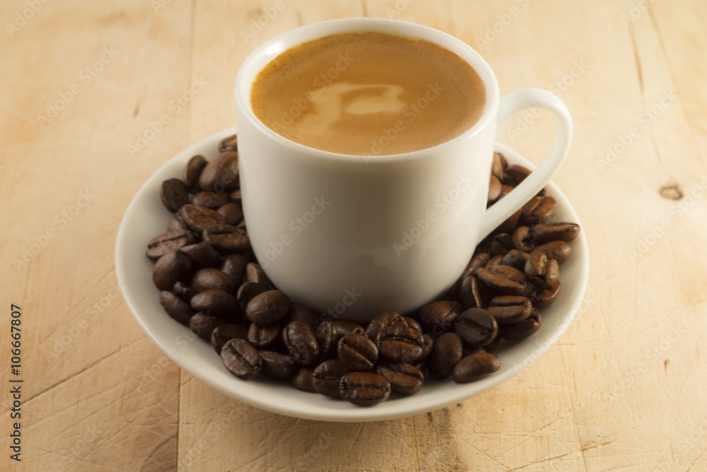 Kaffee mit Bohnen Kaffee mit Bohnen