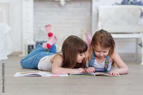 children read the book