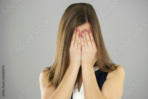  woman closes his eyes with his hands
