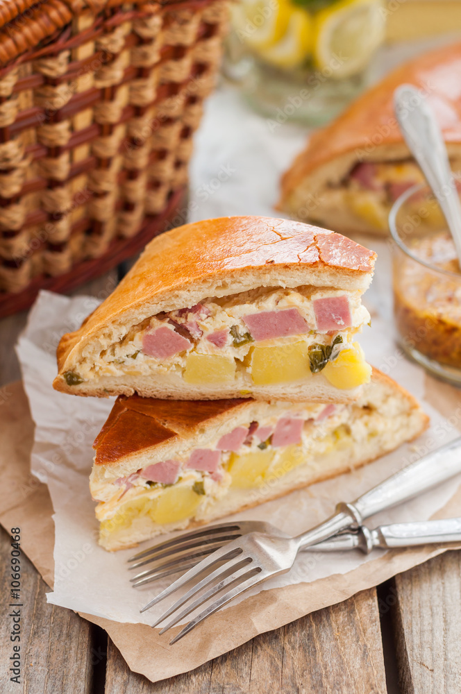 Two Pieces of Potato, Ham, Sour Cream and Cheese Pie Two Pieces of Potato, Ham, Sour Cream and Cheese Pie