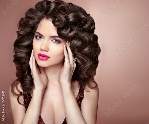 Makeup. Healthy hairstyle. Brunette girl beauty portrait. Attrac
