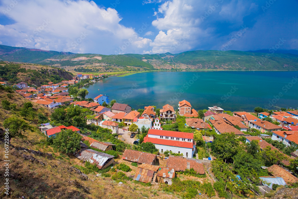 Le village de Lin, lac d'Ohrid, à la frontière avec la macédoine, Albanie