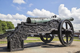 Старинные пушки около музея в Санкт Петербурге