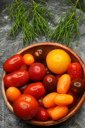 Canvas-taulu Bowl of Medley Tomatoes