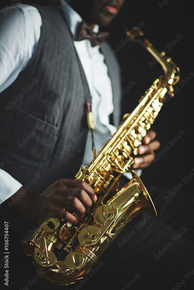 Naklejka premium Saxophonist