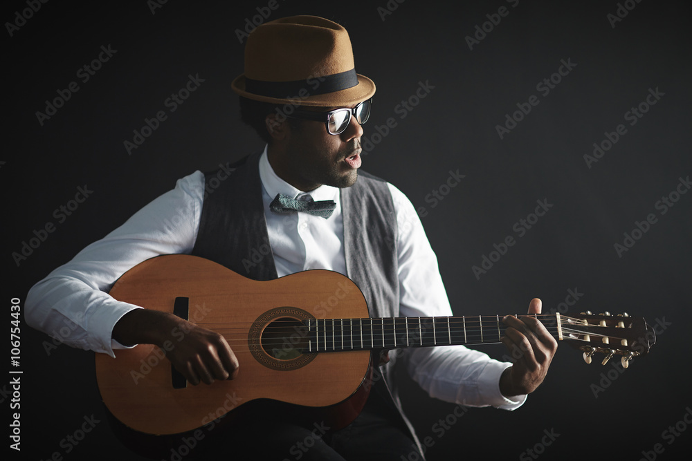 Naklejka premium Playing guitar