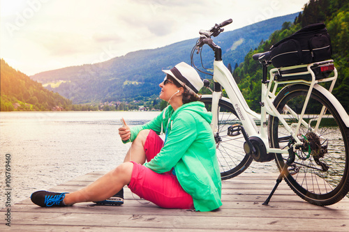 woman with e-bike resting beside a beautiful lake-e-power 18