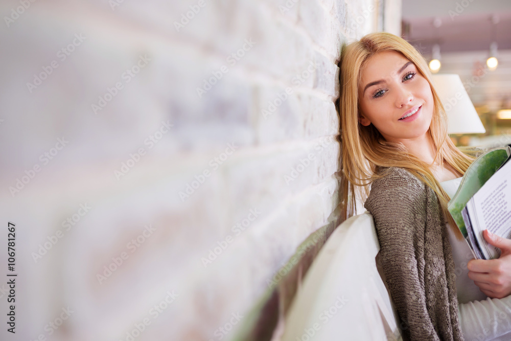 Fototapeta premium Beautiful blond girl