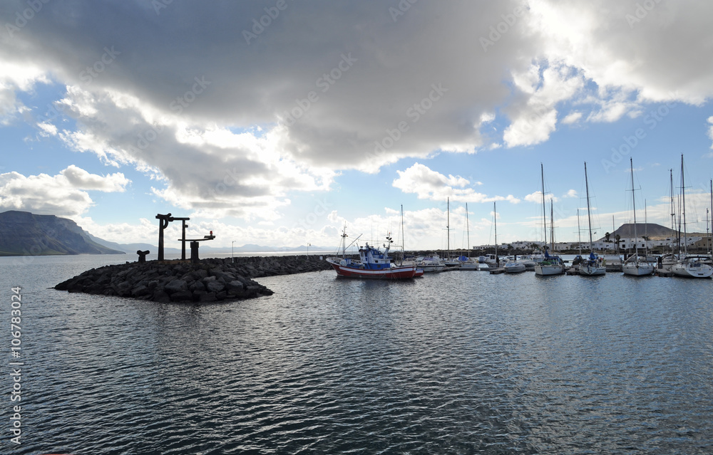 Port de Caleta del Sebo sur l'île de La Graciosa à Lanzarote