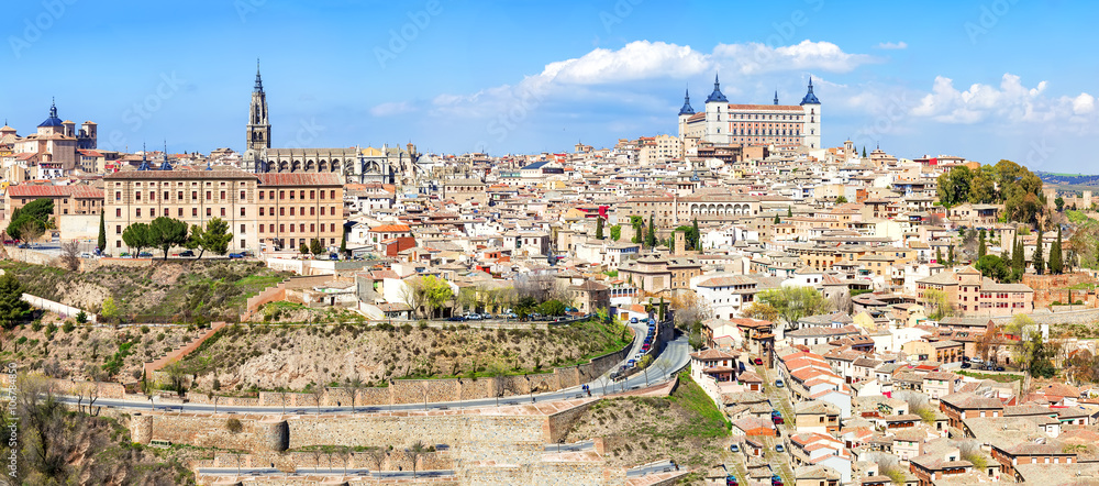 View of the historic city of Toledo, Spain. - obrazy, fototapety, plakaty 