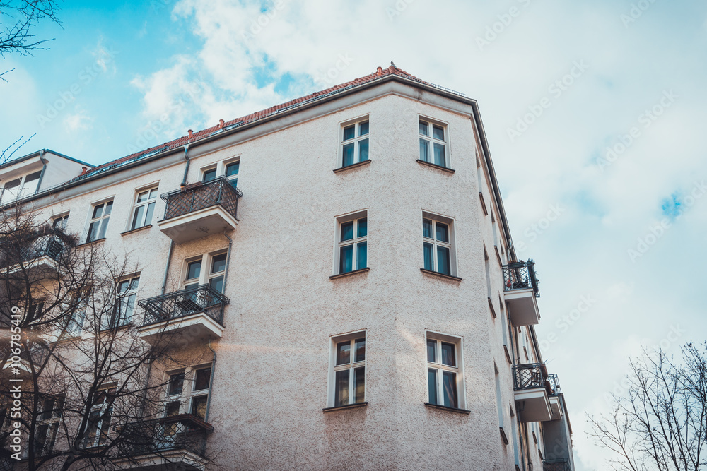 Fototapeta premium Looking Up at Corner of Apartment Building