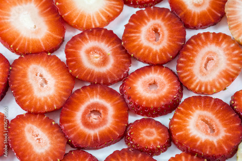 Fotografie Red sliced strawberries