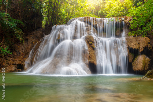Fototapeta Naklejka Na Ścianę i Meble -  Huai Mae Khamin waterfall in deep forest, Thailand