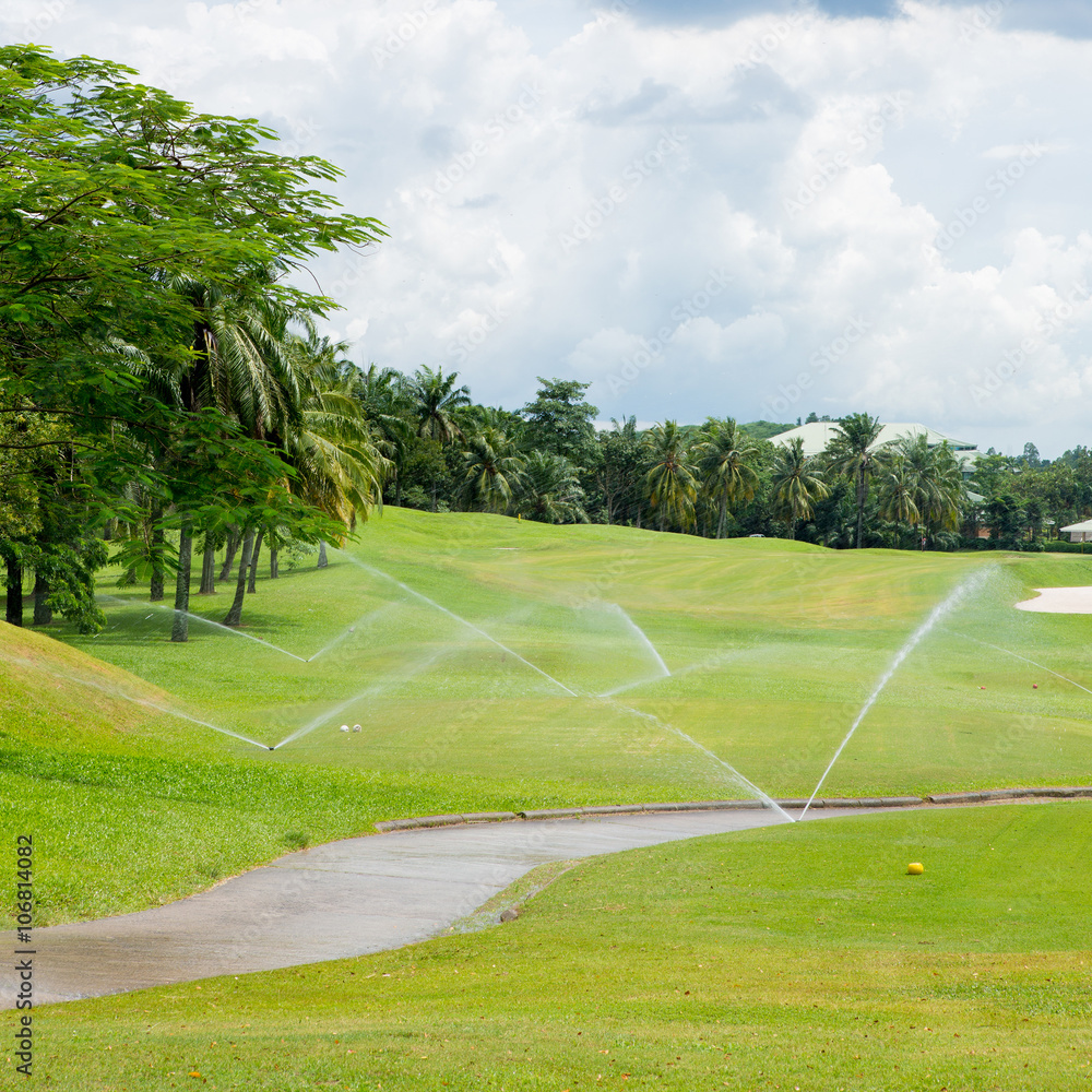 Obraz premium Watering in golf course