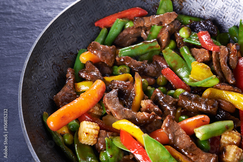 Canvas Print stir fried beef and vegetables