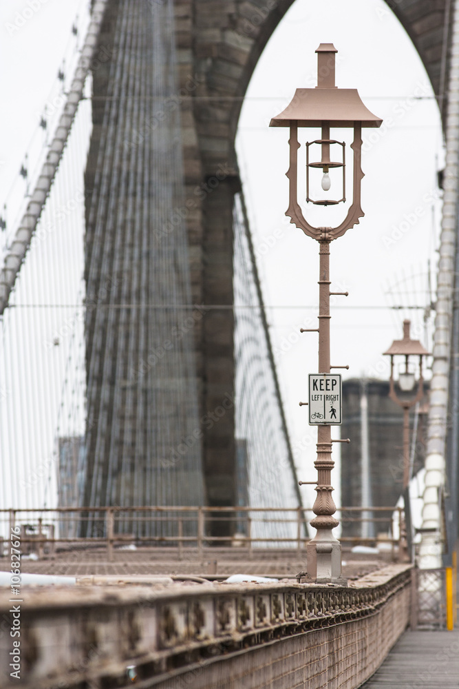 Fototapeta premium lampposts on brooklyn bridge