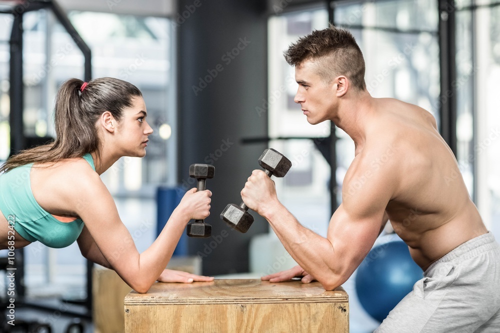 Fototapeta premium Fit couple lifting dumbbells