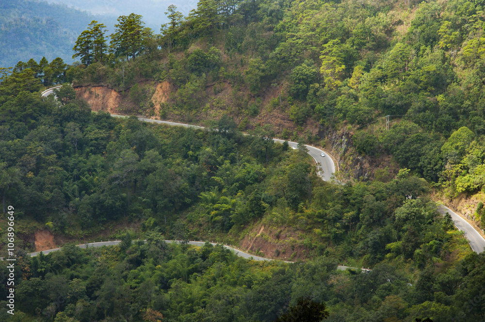 Fototapeta premium Road on the mountain