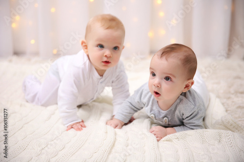 Two adorable babes creeping...