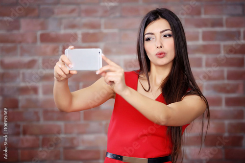 Young attractive girl makin...