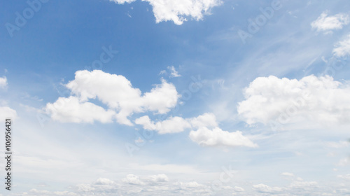 Fototapeta Naklejka Na Ścianę i Meble -  white clouds and blue sky background