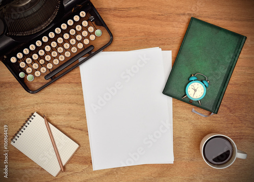 Photos Blank sheet of paper on desk writer