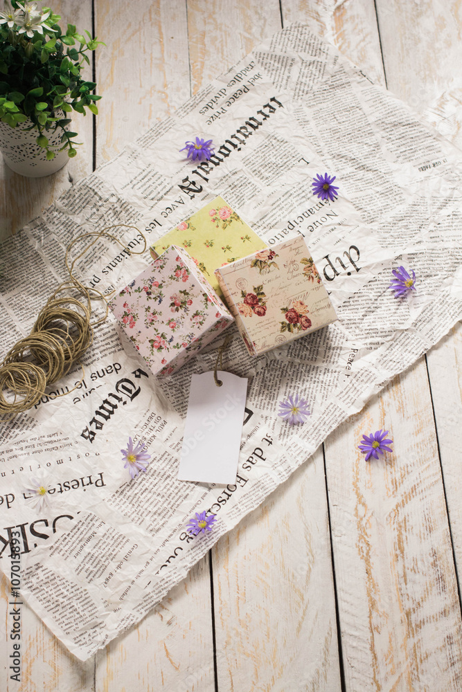 Fototapeta premium Gift box on a rustic background