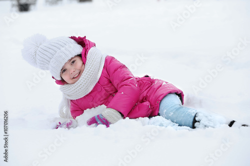 Little girl with winter clo...