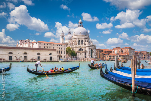 Fototapeta Naklejka Na Ścianę i Meble -  Gondolas on Canal Grande with Basilica di Santa Maria della Salute, Venice, Italy 