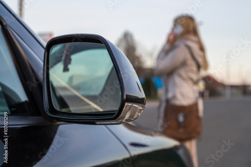 Obraz na płótnie Frau bemerkt Auto nicht