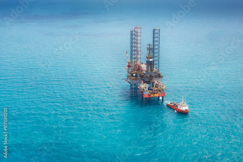 Offshore oil rig drilling platform in the gulf © namning