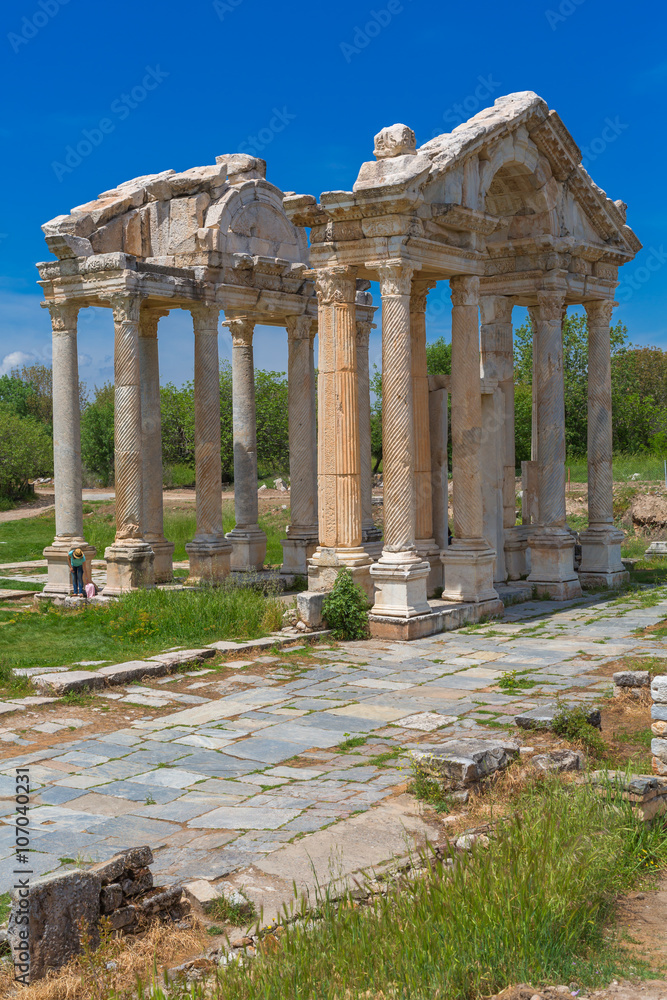 Fototapeta premium Tetrapylon ruins of ancient Aphrodisias Turkey