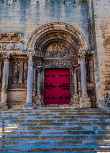 Abbatiale de St-Gilles du Gard, façade et portail. © Bernard GIRARDIN