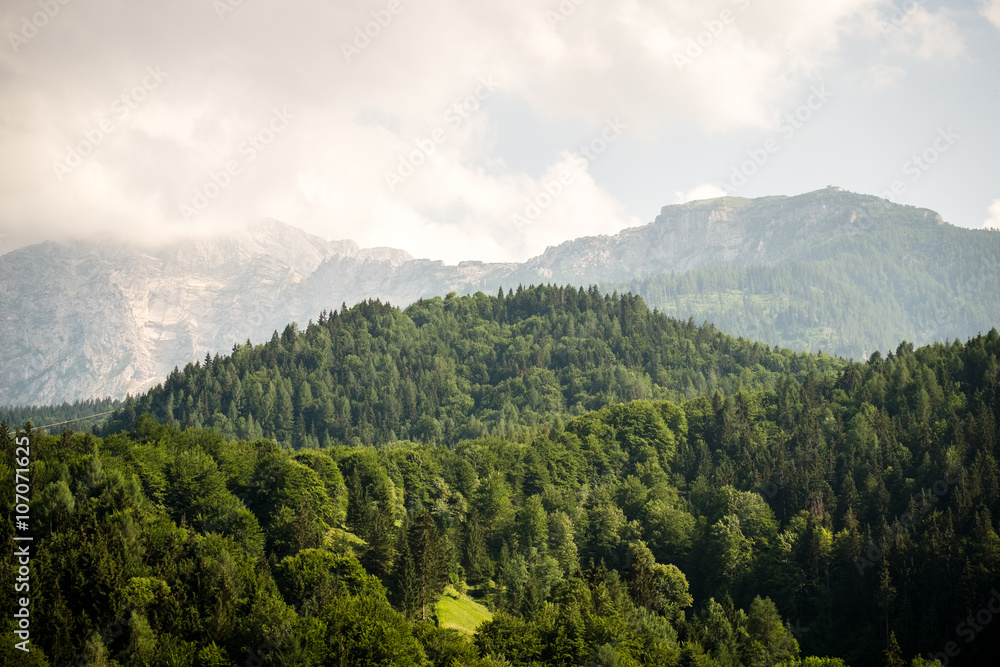 Blick zum Kehlsteinhaus in Berchtesgaden mit Wälder