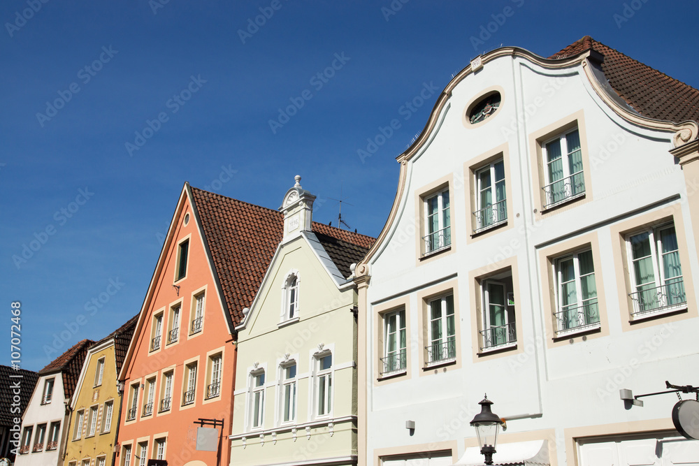 Gebäude am historischen Marktplatz von Warendorf, Nordrhein-Westfalen