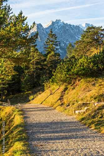 Obraz na płótnie Wanderweg ins Gebirge