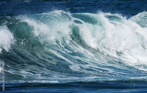 big sea wave © Vera Kuttelvaserova